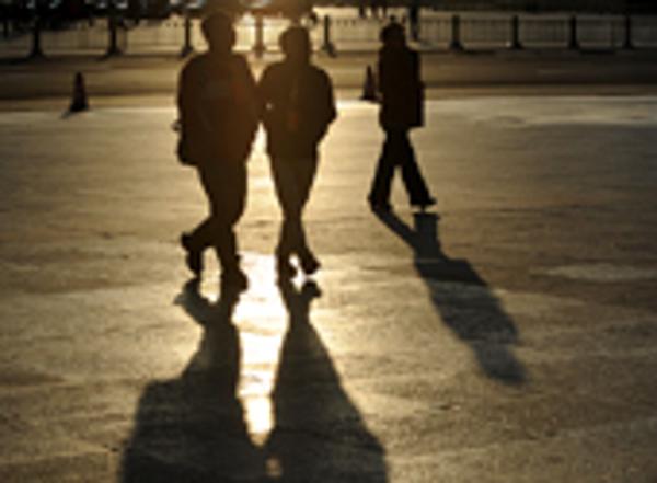 大會閉幕，廣場上來的最早的還是新聞記者