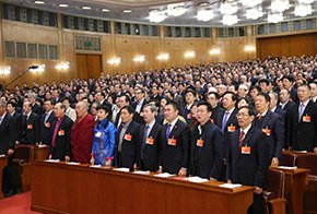 全國政協委員起立唱國歌