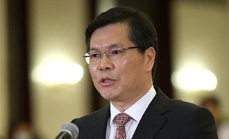 徐立毅在&ldquo;代表通道&rdquo;接受采訪