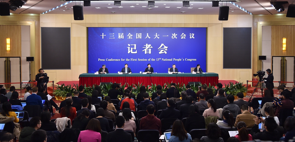 商務(wù)部部長鐘山等就&ldquo;推動形成全面開放新格局 推動商務(wù)事業(yè)高質(zhì)量發(fā)展&rdquo;答記者問