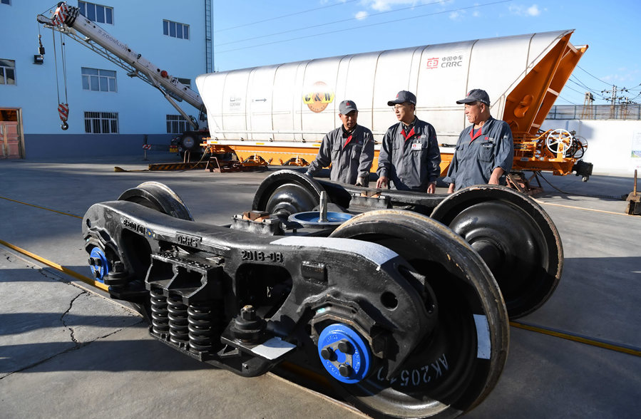 新華微評&middot;學習路上：習近平重申&ldquo;兩個毫不動搖&rdquo;力撥千斤