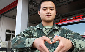 閃光的生命&mdash;&mdash;比心最可愛的消防戰士