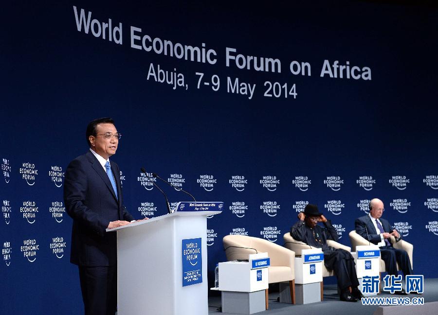 5月8日,中國國務院總理李克強在阿布賈出席第24屆世界經濟論壇非洲峰會全會,發表題為《共同推動非洲發展邁上新臺階》的特別致辭。新華社記者 李濤 攝 5月8日,中國國務院總理李克強在阿布賈出席第24屆世界經濟論壇非洲峰會全會,發表題為《共同推動非洲發展邁上新臺階》的特別致辭。新華社記者 李濤 攝