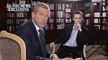 斯諾登稱，他曾作為美國中情局和國安局便衣特工在海外工作。