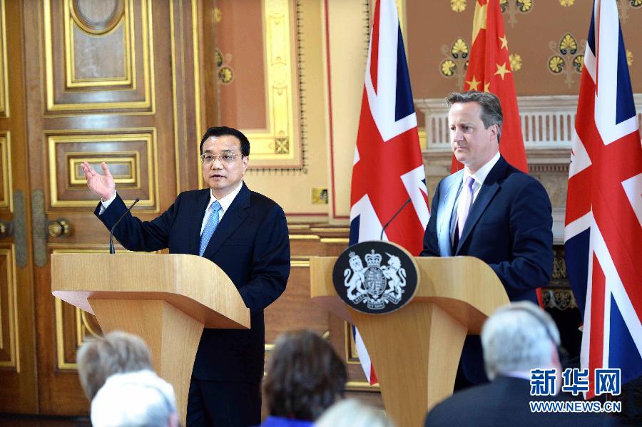 6月17日，中國國務院總理李克強同英國首相卡梅倫在倫敦舉行中英總理年度會晤后共同會見記者。新華社記者 李濤 攝  