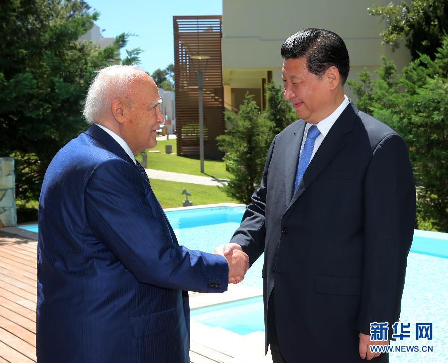 7月13日，中國國家主席習(xí)近平在希臘羅德島會(huì)見希臘總統(tǒng)帕普利亞斯。 新華社記者 蘭紅光 攝