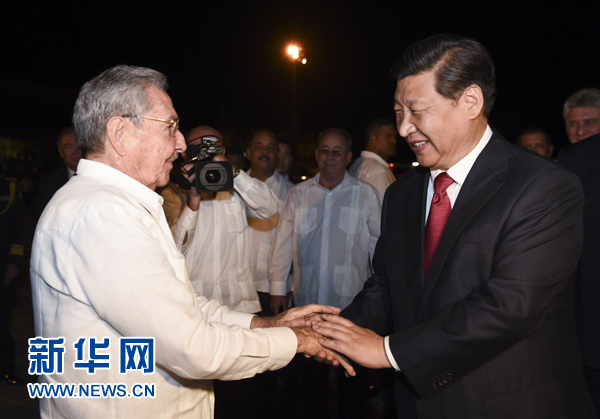 當地時間7月23日，國家主席習近平結束對古巴的訪問，離開圣地亞哥，啟程回國。這是古巴國務委員會主席兼部長會議主席勞爾&middot;卡斯特羅到機場為習近平送行。新華社記者 李學仁 攝 