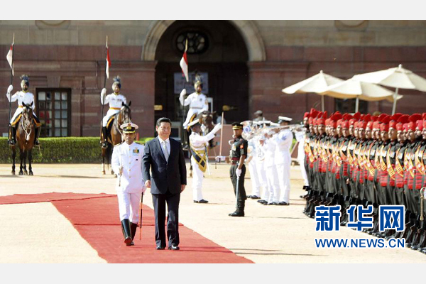 9月18日，國家主席習近平出席印度總統慕克吉在總統府舉行的隆重歡迎儀式。 新華社記者 張鐸 攝