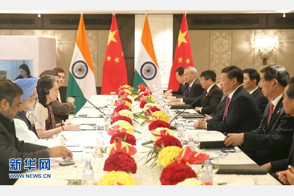 9月19日，國家主席習近平在新德里會見印度國大黨主席索尼婭&middot;甘地和前總理辛格。 新華社記者姚大偉攝