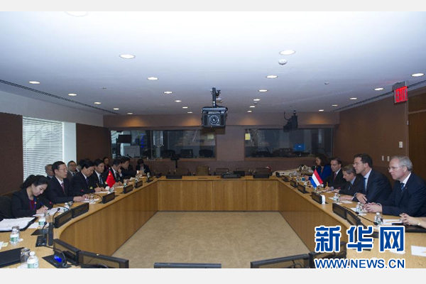 9月23日，出席聯(lián)合國氣候峰會的國家主席習(xí)近平特使、國務(wù)院副總理張高麗在紐約聯(lián)合國總部會見荷蘭首相呂特。 新華社記者 王曄 攝 