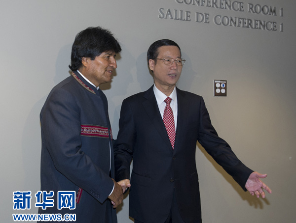 9月22日，出席聯(lián)合國氣候峰會的國家主席習(xí)近平特使、國務(wù)院副總理張高麗在紐約聯(lián)合國總部會見玻利維亞總統(tǒng)莫拉萊斯。 新華社記者王曄攝