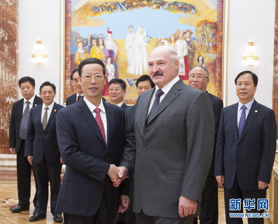 9月26日，應(yīng)邀訪問(wèn)白俄羅斯的國(guó)務(wù)院副總理張高麗在明斯克會(huì)見(jiàn)白俄羅斯總統(tǒng)盧卡申科。新華社記者王曄攝 