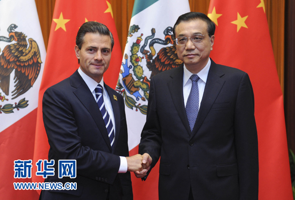 11月11日，國務(wù)院總理李克強(qiáng)在北京人民大會堂會見來華進(jìn)行國事訪問并出席亞太經(jīng)合組織第二十二次領(lǐng)導(dǎo)人非正式會議的墨西哥總統(tǒng)培尼亞。新華社記者張鐸 攝 