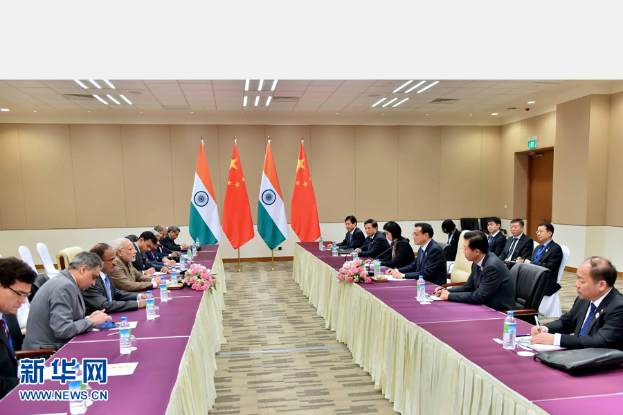 11月13日，中國(guó)國(guó)務(wù)院總理李克強(qiáng)在緬甸內(nèi)比都會(huì)見(jiàn)印度總理莫迪。 新華社記者 李濤 攝