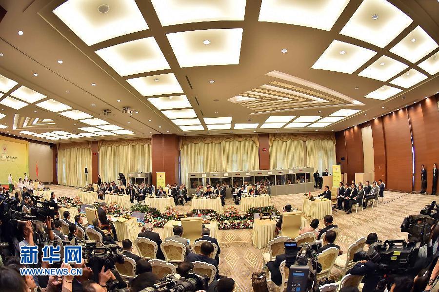 11月13日，中國國務(wù)院總理李克強在緬甸內(nèi)比都出席第17次中國－東盟（10+1）領(lǐng)導(dǎo)人會議。 新華社記者 李濤 攝