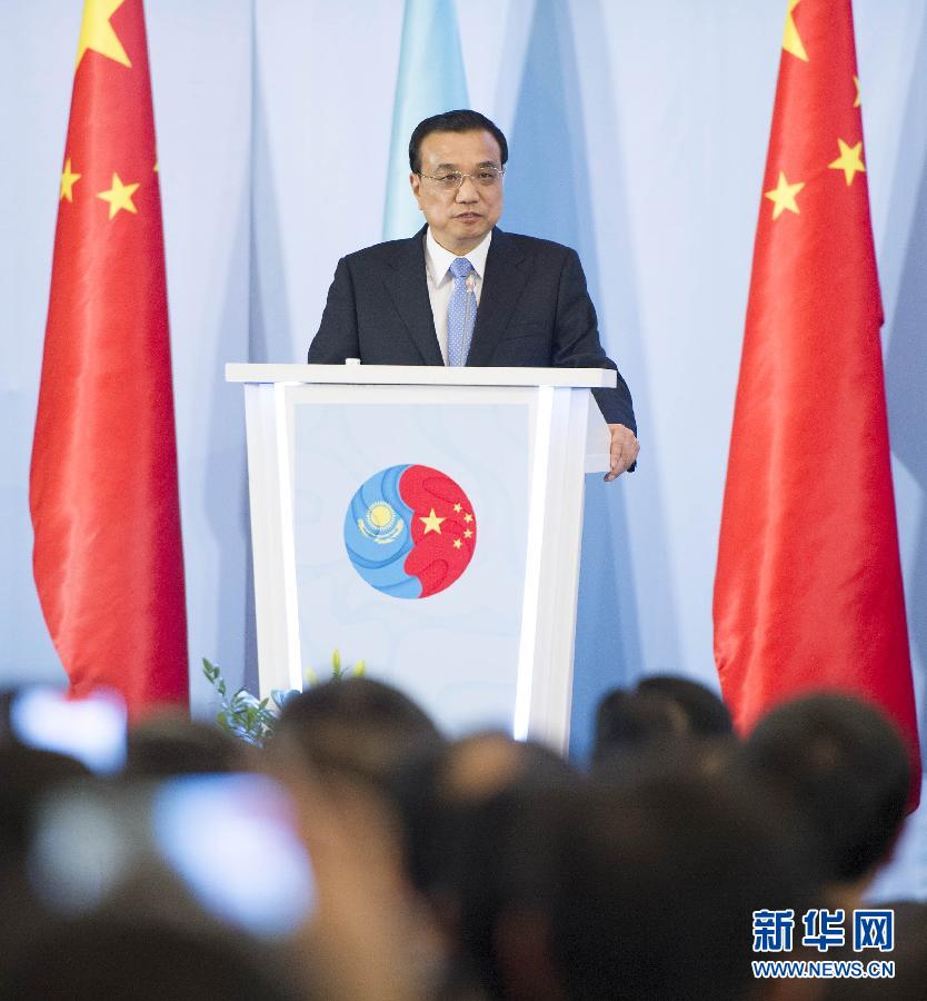  12月14日，國務(wù)院總理李克強(qiáng)在阿斯塔納同哈薩克斯坦總理馬西莫夫共同出席中哈企業(yè)家委員會(huì)第二次會(huì)議。這是李克強(qiáng)總理在會(huì)議上致辭。新華社記者 黃敬文 攝 