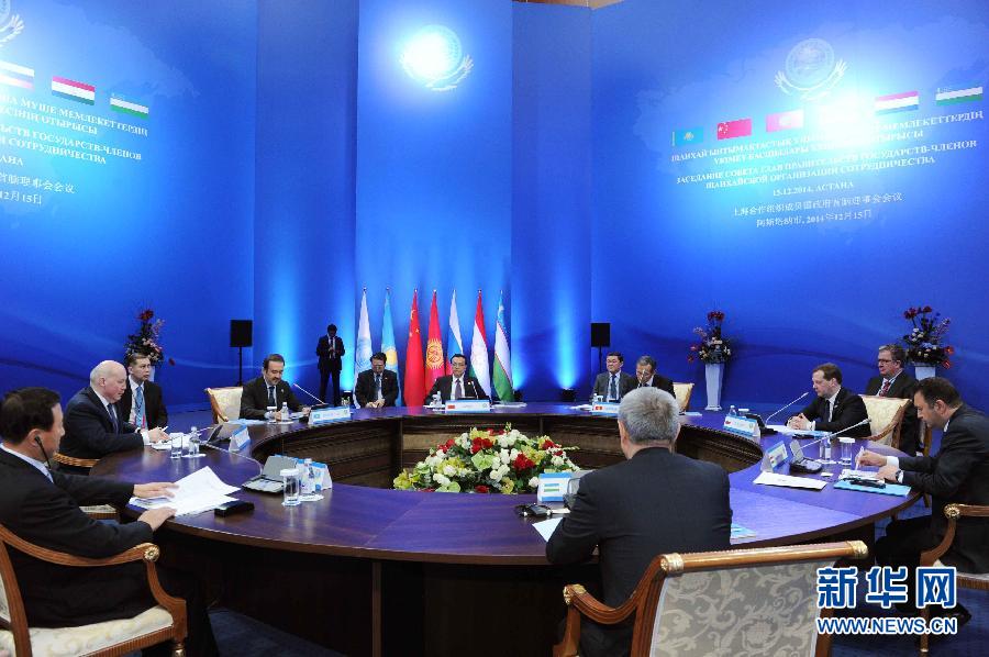 12月15日，中國國務(wù)院總理李克強(qiáng)在阿斯塔納出席上海合作組織成員國政府首腦理事會第十三次會議。 新華社記者 饒愛民 攝 