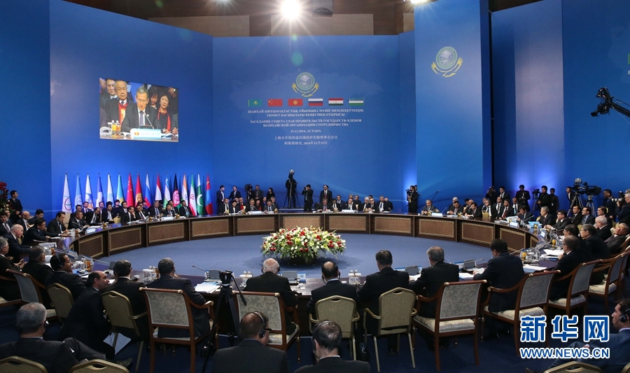 12月15日，中國國務(wù)院總理李克強(qiáng)在阿斯塔納出席上海合作組織成員國政府首腦理事會第十三次會議。 新華社記者 龐興雷 攝