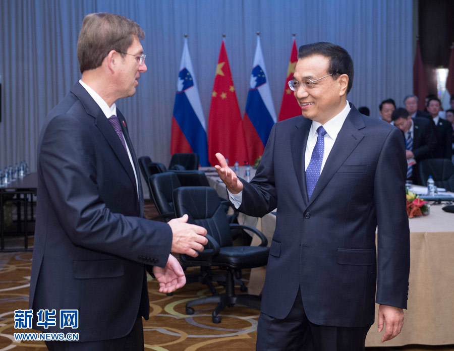 12月16日，中國(guó)國(guó)務(wù)院總理李克強(qiáng)在貝爾格萊德會(huì)見(jiàn)斯洛文尼亞總理采拉爾。 新華社記者黃敬文攝