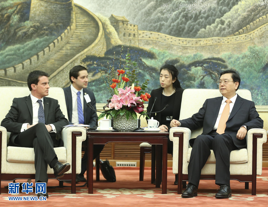 1月30日，中國(guó)全國(guó)人大常委會(huì)委員長(zhǎng)張德江在北京人民大會(huì)堂會(huì)見法國(guó)總理瓦爾斯。 新華社記者丁林 攝 