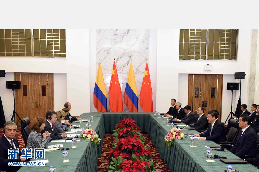 11月18日，國家主席習(xí)近平在菲律賓馬尼拉會(huì)見哥倫比亞總統(tǒng)桑托斯。 新華社記者 饒愛民 攝