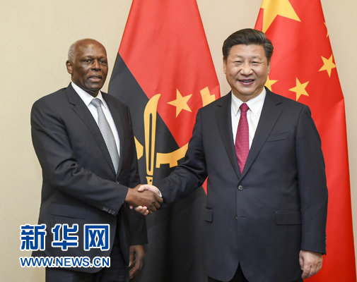 12月3日，國家主席習近平在約翰內(nèi)斯堡會見安哥拉總統(tǒng)多斯桑托斯。 新華社記者 謝環(huán)馳 攝