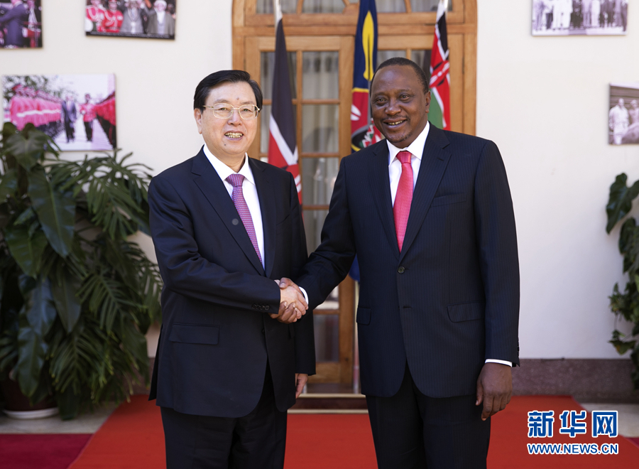 3月23日至26日，全國人大常委會(huì)委員長張德江對(duì)肯尼亞進(jìn)行正式友好訪問。這是3月24日，張德江在肯尼亞首都內(nèi)羅畢會(huì)見肯尼亞總統(tǒng)肯雅塔。 新華社記者馬占成攝