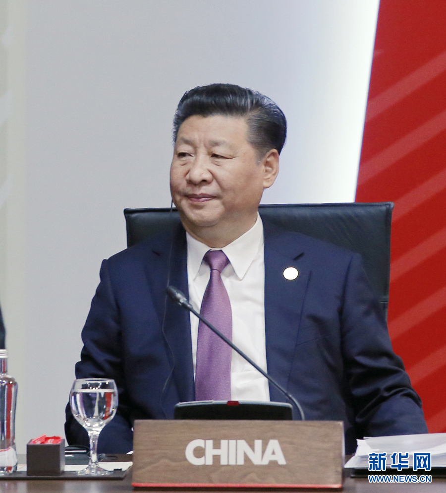 11月20日，亞太經(jīng)合組織第二十四次領(lǐng)導(dǎo)人非正式會(huì)議在秘魯利馬舉行。國(guó)家主席習(xí)近平出席并發(fā)表題為《面向未來(lái)開拓進(jìn)取促進(jìn)亞太發(fā)展繁榮》的重要講話。 新華社記者 鞠鵬 攝