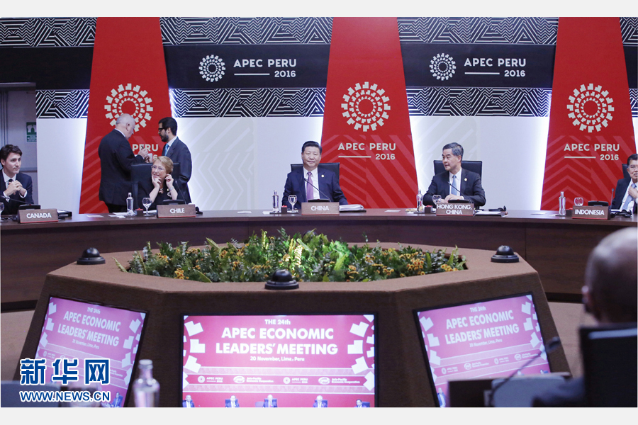 11月20日，亞太經(jīng)合組織第二十四次領(lǐng)導(dǎo)人非正式會(huì)議在秘魯利馬舉行。國(guó)家主席習(xí)近平出席并發(fā)表題為《面向未來(lái)開拓進(jìn)取促進(jìn)亞太發(fā)展繁榮》的重要講話。 新華社記者 鞠鵬 攝