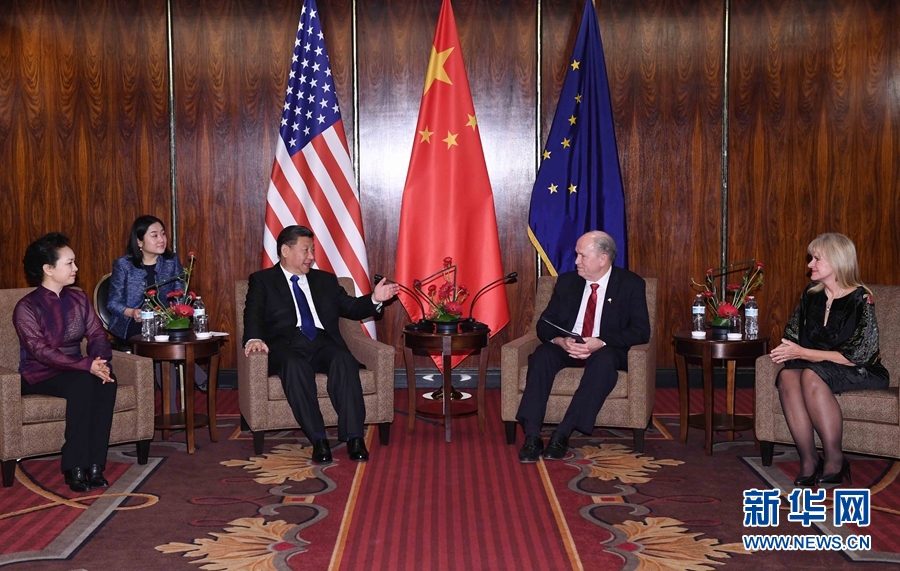 當(dāng)?shù)貢r(shí)間4月7日，國(guó)家主席習(xí)近平在美國(guó)阿拉斯加州安克雷奇會(huì)見(jiàn)阿拉斯加州州長(zhǎng)沃克。 新華社記者 饒愛(ài)民 攝 