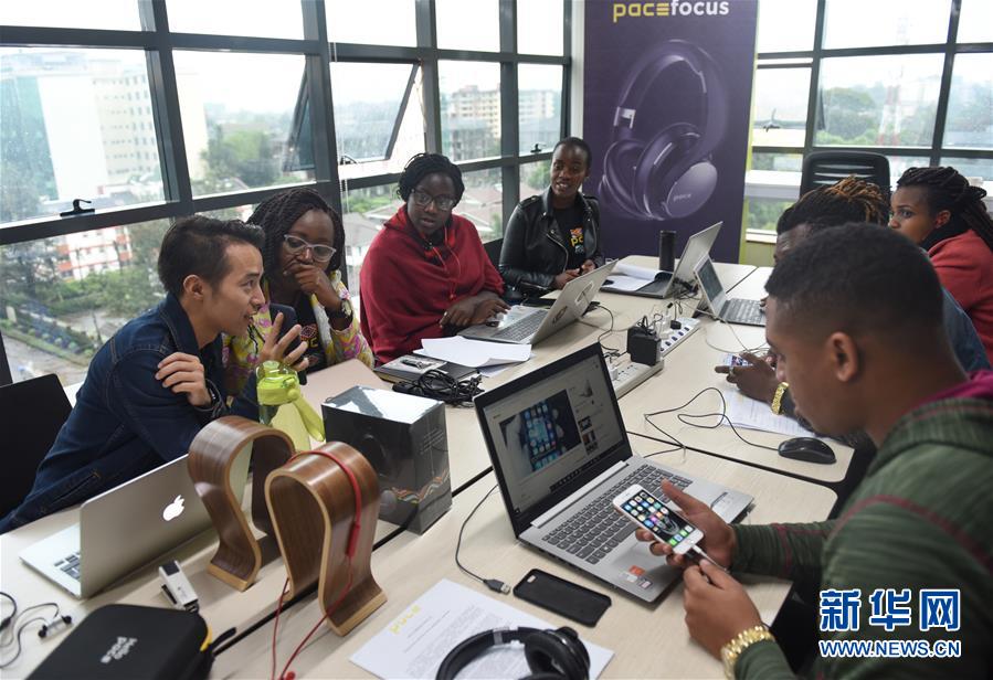 (國際·中非合作論壇·圖文互動)(1)他把耳機賣到肯尼亞總統府——記在非洲當創(chuàng)客的中國青年劉鵬