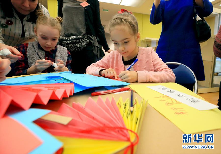 （國(guó)際&middot;圖文互動(dòng)）（4）白俄羅斯國(guó)家美術(shù)館里的中國(guó)年