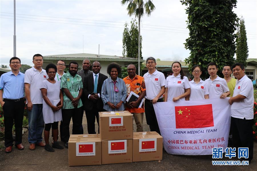 (國際·“一帶一路”高峰論壇·圖文互動)(3)通訊:樹蔭下的診療室——記中國援巴新醫療隊