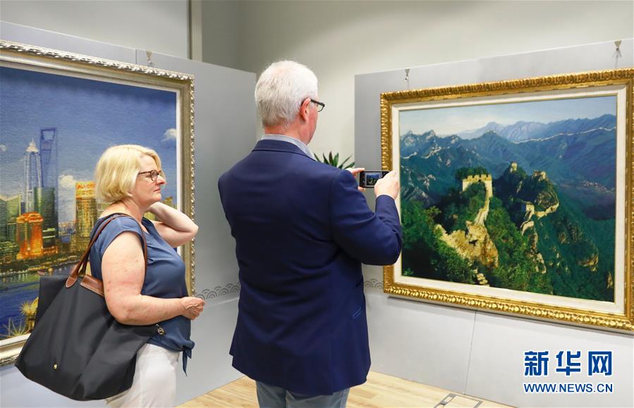 （國際&middot;圖文互動）（3）上海絨繡歐洲交流展在布魯塞爾開幕