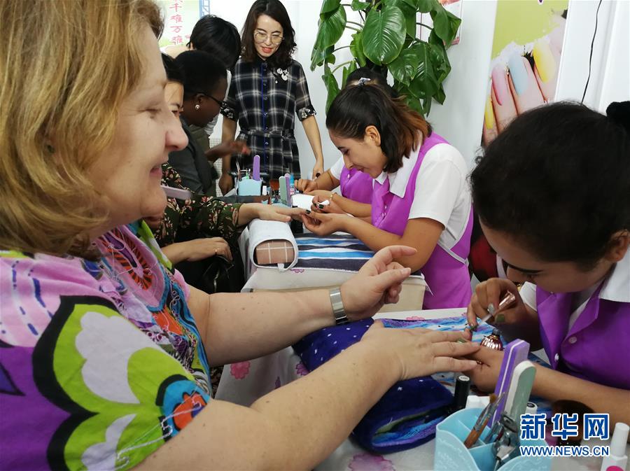 （圖文互動(dòng)）（4）8國常駐日內(nèi)瓦外交官參訪新疆積極評價(jià)經(jīng)濟(jì)社會發(fā)展及去極端化舉措