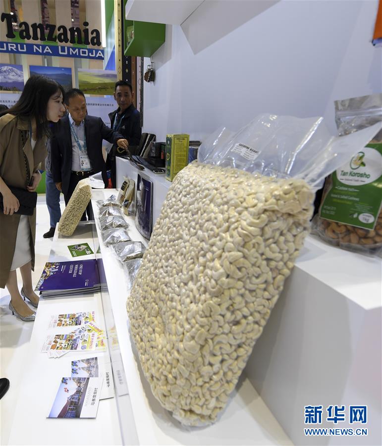 （新華全媒頭條&middot;圖文互動）（6）大江奔騰勢如虹&mdash;&mdash;習(xí)近平主席出席第二屆中國國際進口博覽會紀實