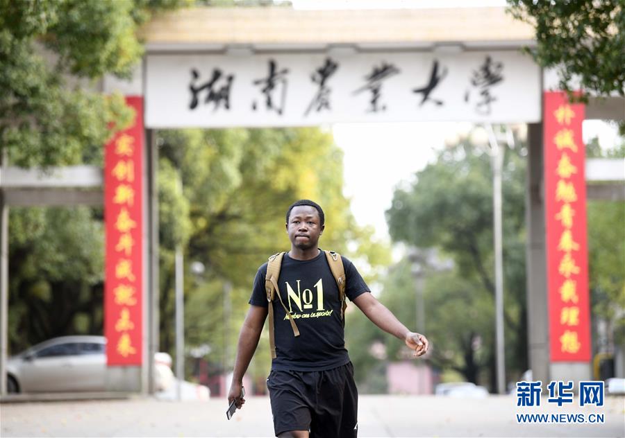 （在習近平新時代中國特色社會主義思想指引下&mdash;&mdash;新時代新作為新篇章&middot;總書記關切開放事&middot;圖文互動）（9）來中國&ldquo;學種地&rdquo;的&ldquo;洋學生&rdquo;