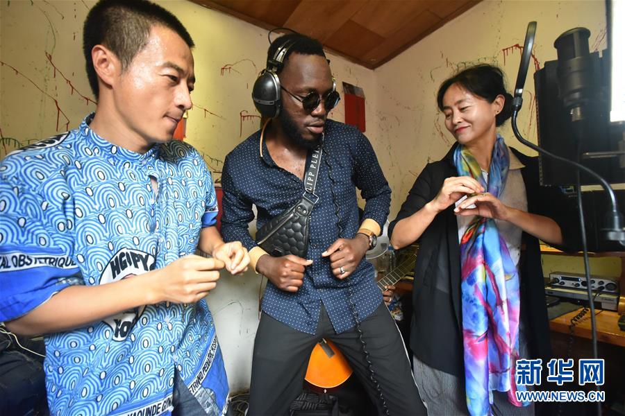 （國際&middot;圖文互動）（3）通訊：《中喀一家人》&mdash;&mdash;贈別中國醫療隊員的非洲旋律