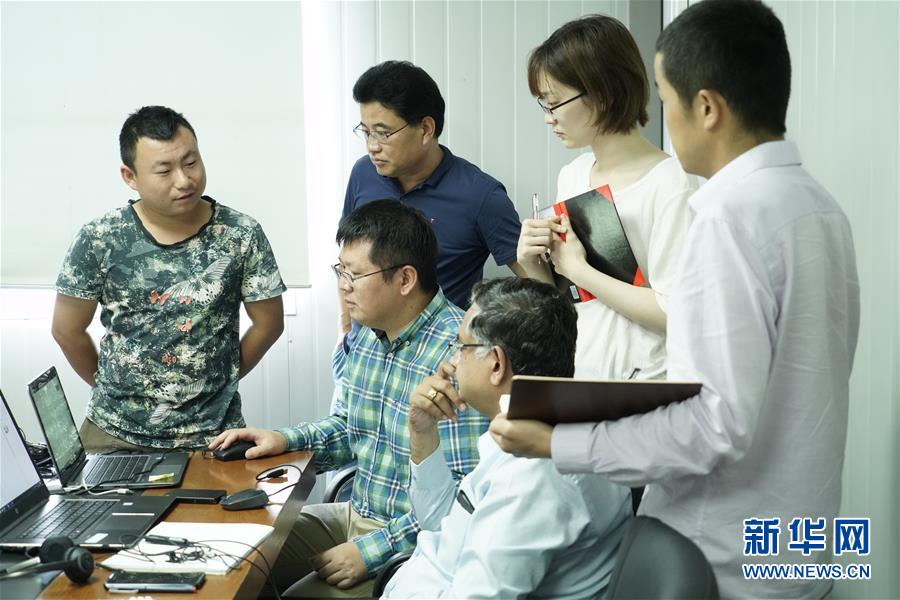 （國際&middot;圖文互動）（1）通訊：春節，&ldquo;是工期而不是假期&rdquo;&mdash;&mdash;記科倫坡港口城的中國建設者