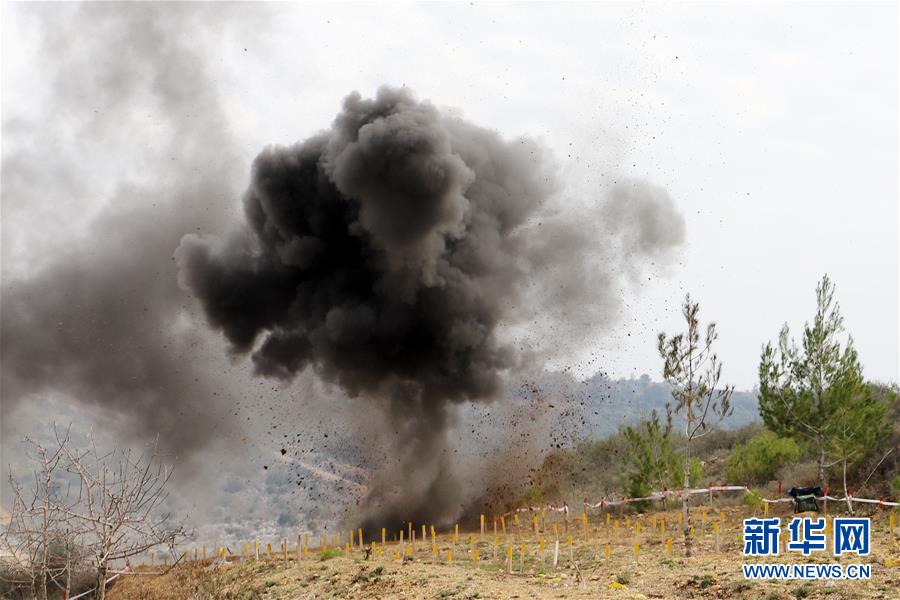 （國際&middot;圖文互動）（4）通訊：&ldquo;中國軍人掃雷一如既往專業和敬業！&rdquo;&mdash;&mdash;記中國赴黎維和部隊完成&ldquo;藍線&rdquo;3個雷場清排任務