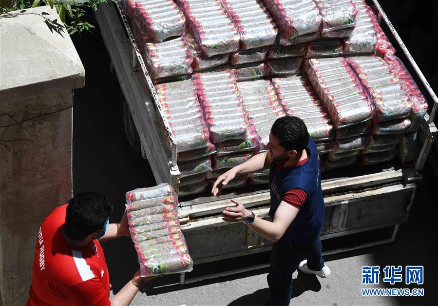 （國際疫情&middot;圖文互動）（1）通訊：疫情中，那抹笑容最難忘&mdash;&mdash;記向困難家庭發放愛心包裹的敘利亞青年志愿者