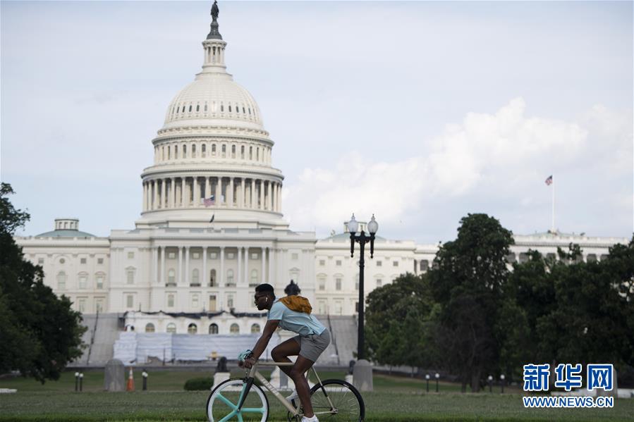(國際疫情)(2)美國單日新增病例數超4萬 近期病例年輕人居多