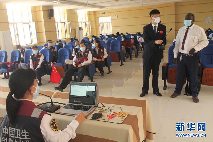 （國際&middot;圖文互動）（1）中國抗疫醫療專家組對南蘇丹疫情防控人員開展培訓