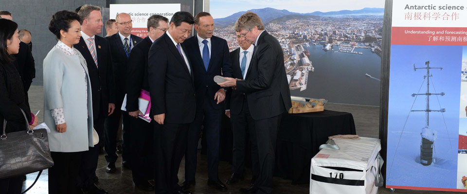 習近平慰問中澳南極科考人員并考察中國&ldquo;雪龍&rdquo;號科考船