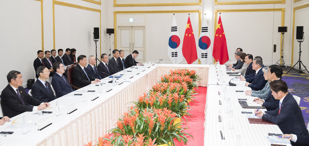 習(xí)近平會(huì)見韓國(guó)總統(tǒng)文在寅